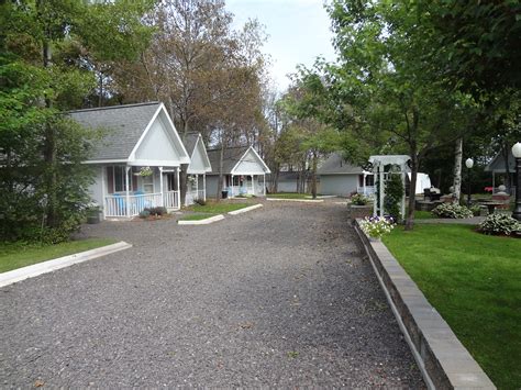 centennial cottages calumet mi.